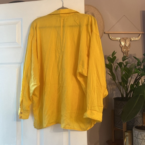 Light bright blouse - Picture 3 of 3
